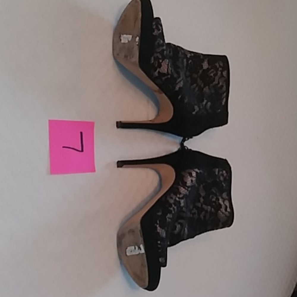 Heels - Picture 4 of 6